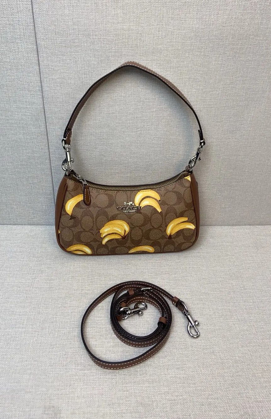 Coach banana shoulder/crossbody bag